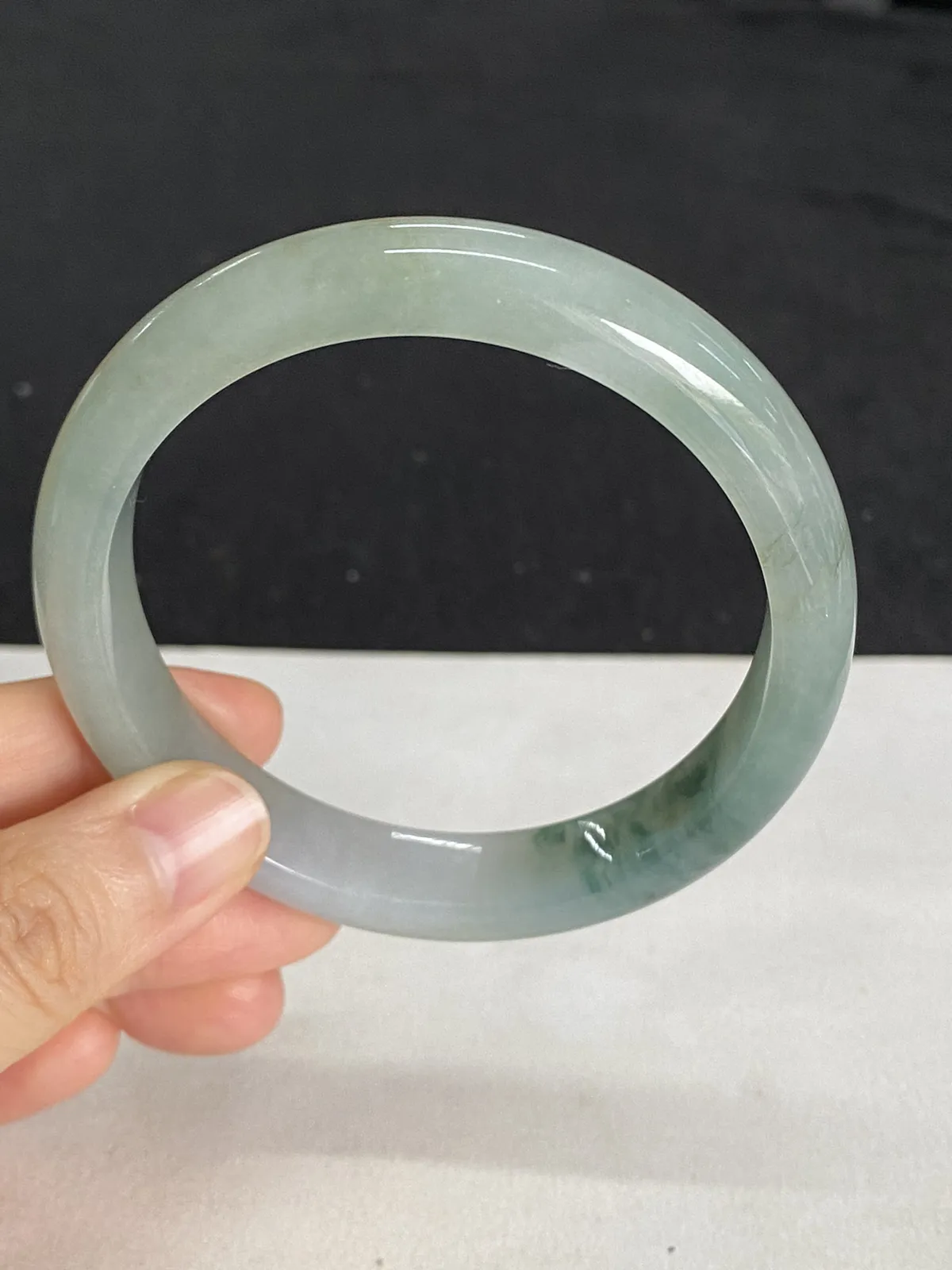 正圈59.3圈口，翡翠糯化种飘绿手镯