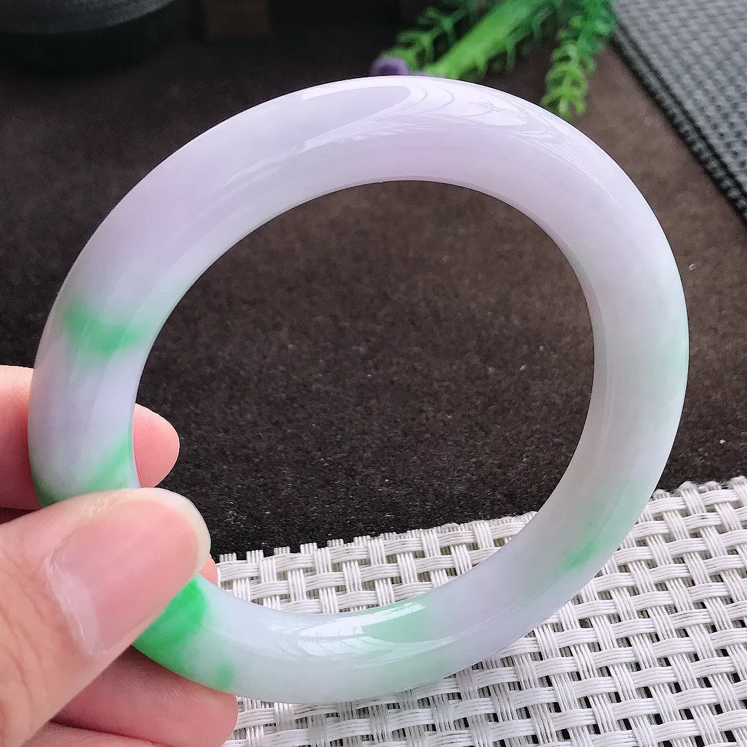 天然a货翡翠60/10.8/11老坑精美飘绿大圈口圆条手镯翡翠玉手镯
