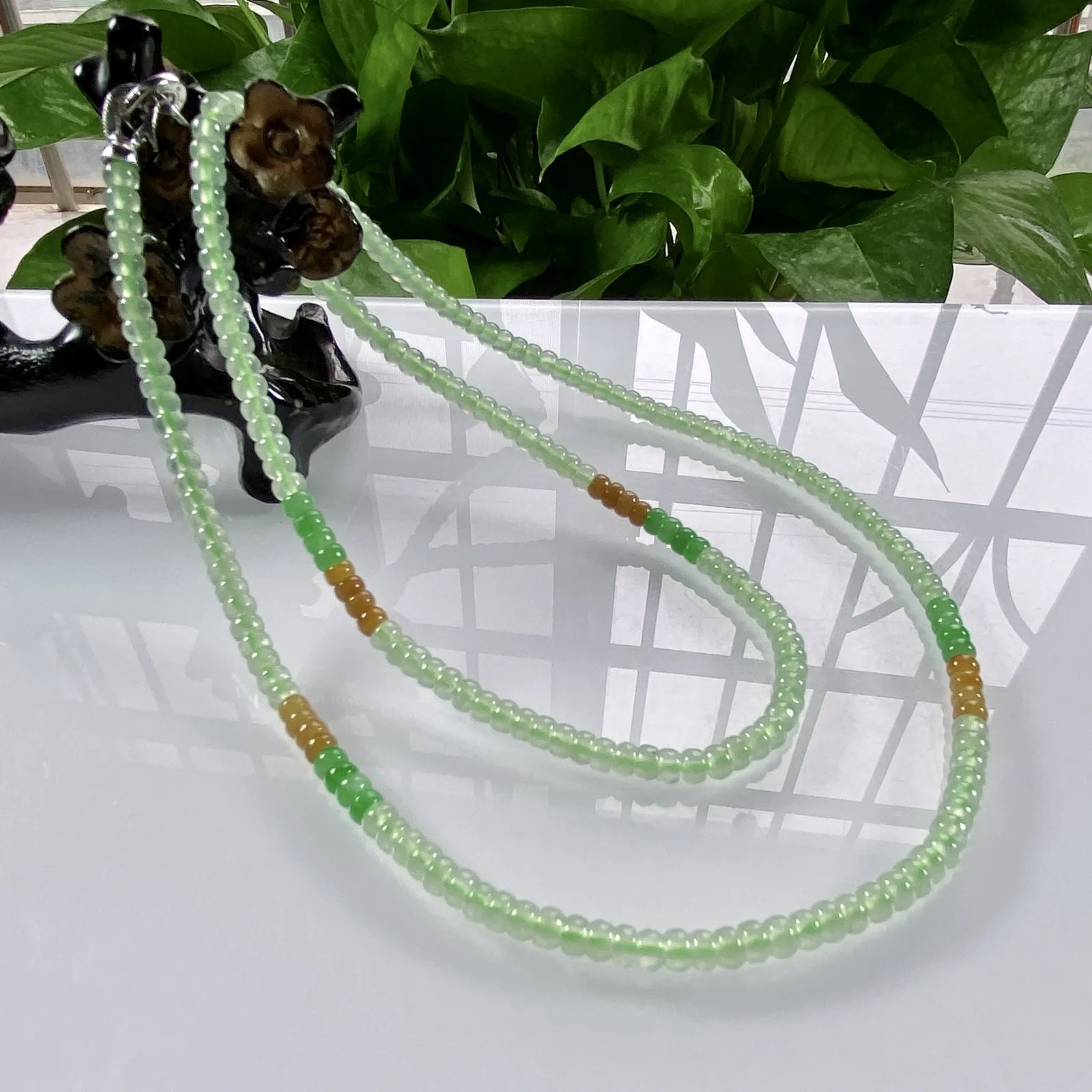 缅甸天然翡翠A货，高冰起光起胶三彩算盘珠项链手链，尺寸：4/2.5mm/231颗，长度610mm，重量：23.13g