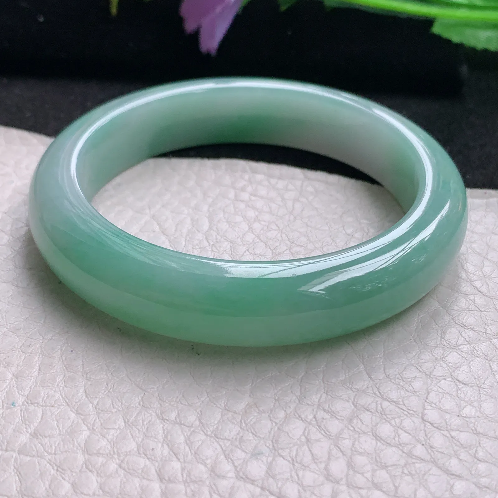 pj自然光55*12.2*8.5平安镯 缅甸翡翠玉手镯飘绿清新胶润宽边玉手环