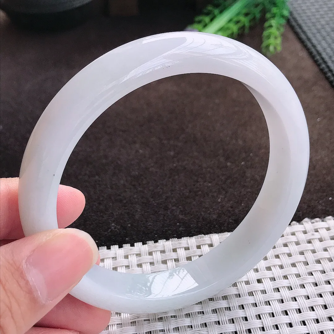 天然a货翡翠65.8/12.9/8.5老坑秀气温润白月光大圈口手镯宽边翡翠玉手镯