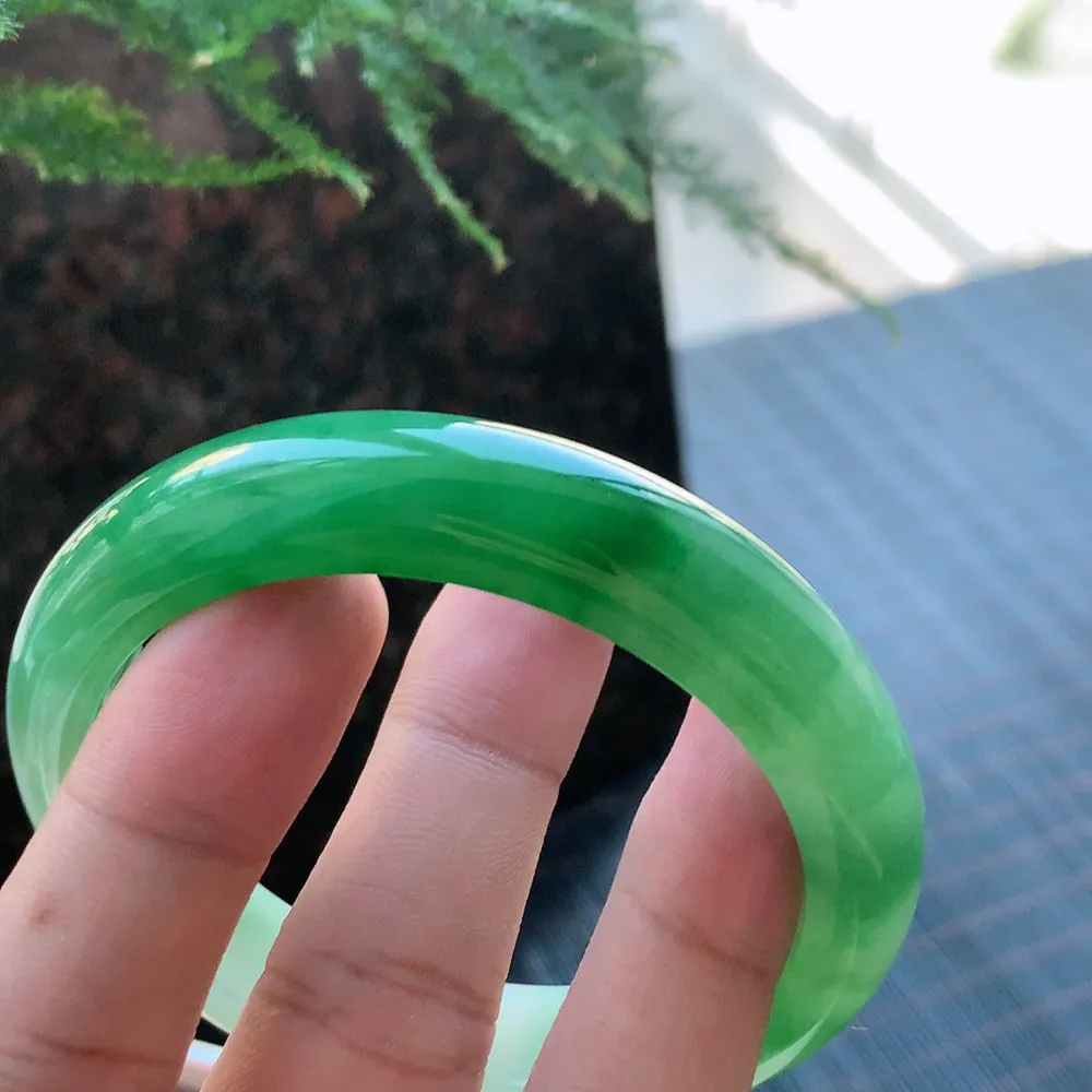 正圈一大节阳绿 无瑕 尺寸:57.6/12.2/8.6 色好