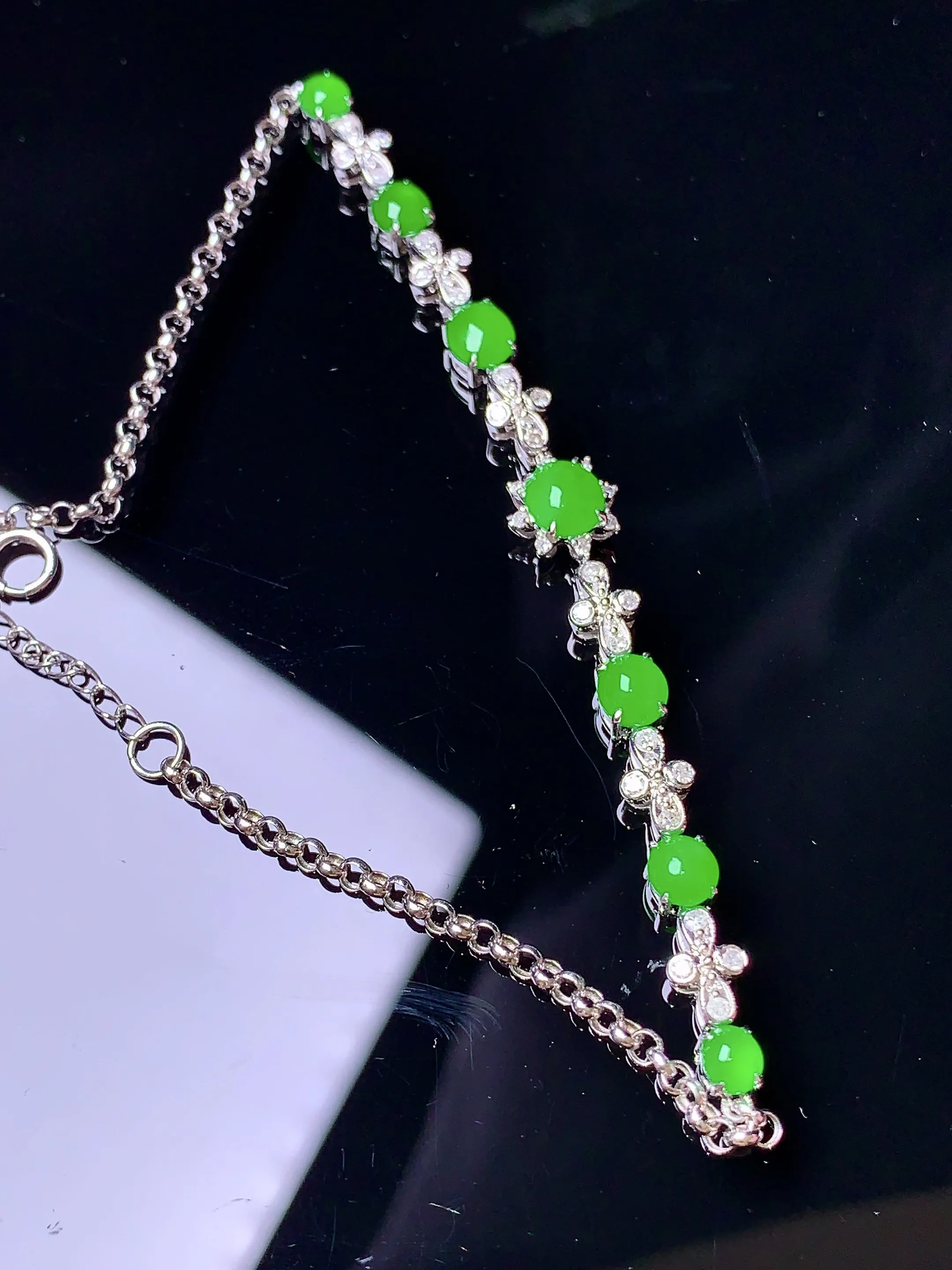 18k金钻镶嵌满绿蛋面手链 玉质细腻 色泽清新艳丽 整体尺寸73*7*4.2