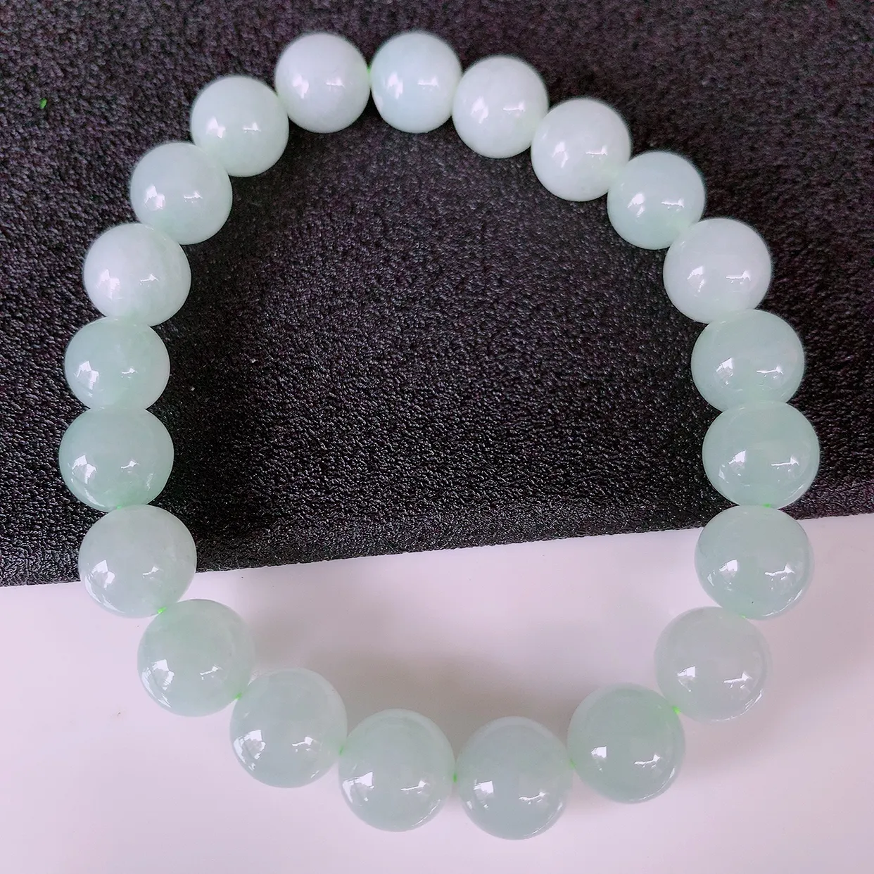 自然光实拍，冰种淡绿翡翠手串手链，种老水足，冰清玉润  颜色漂亮  #001.1取一尺寸8.8