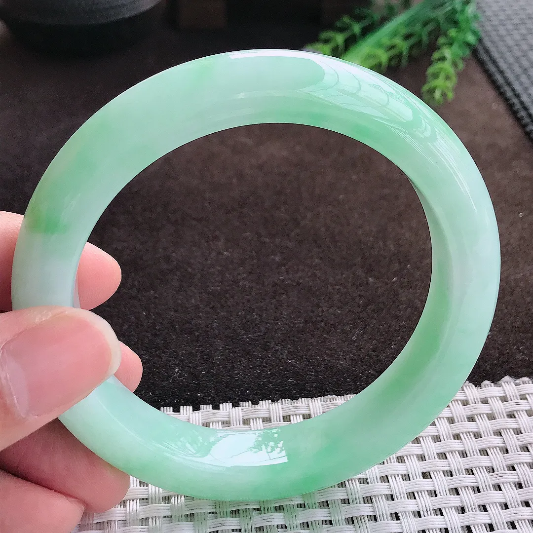 天然a货翡翠62/12.9/9.8老坑冰润起胶大圈口满绿甜绿手镯宽边翡翠玉手镯