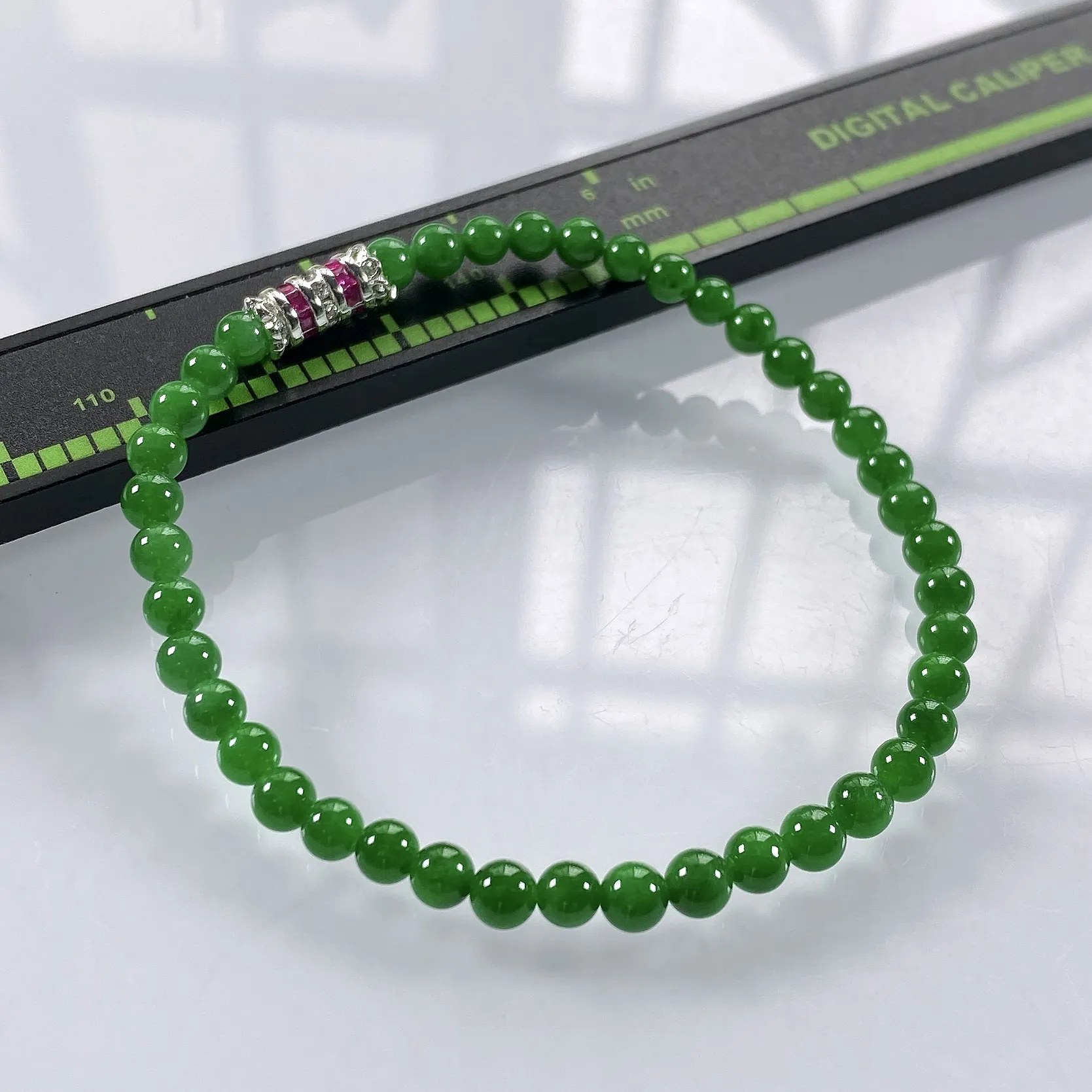 缅甸天然翡翠A货，卡4冰种浓阳绿小米珠小圆珠手串手链，尺寸：4mm/41颗，长度170mm，重量：5