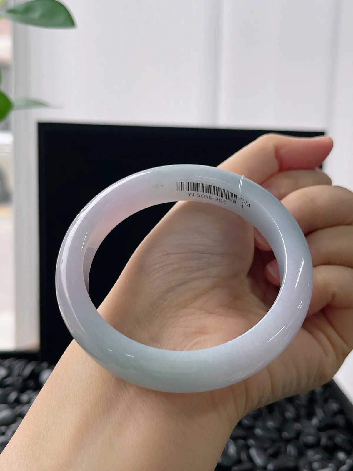 正圈56圈口，翡翠糯化种春带彩手镯