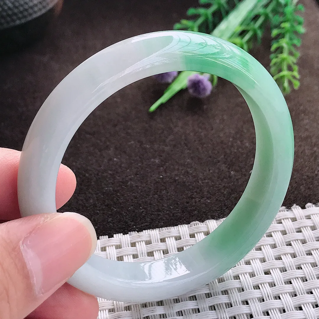 天然a货翡翠53/11.1/7.5老坑精美冰润飘绿手镯宽边翡翠玉手镯