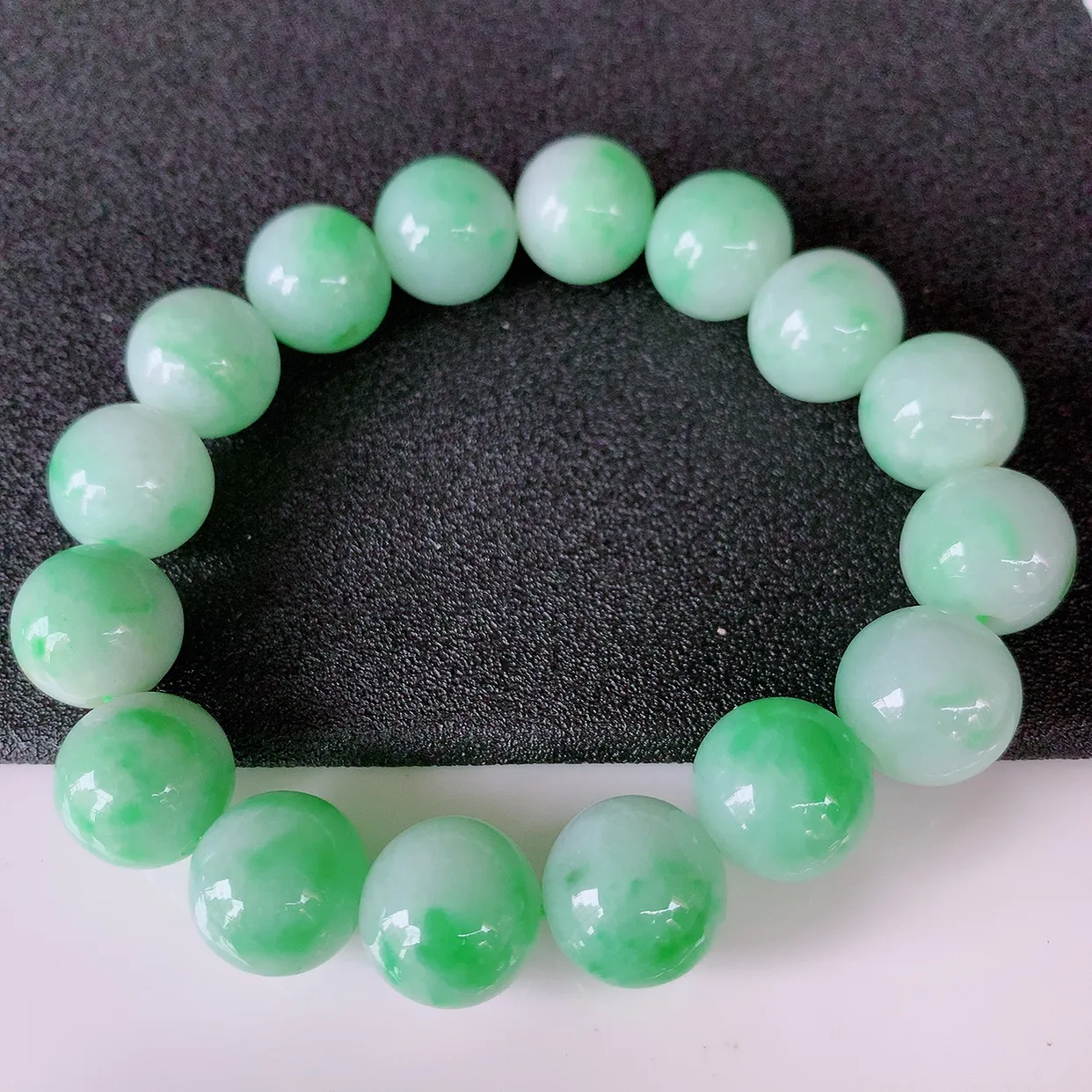 自然光实拍，冰润飘绿翡翠手串手链，种老水足，冰清玉润  颜色漂亮  #001.1取一尺寸12.8