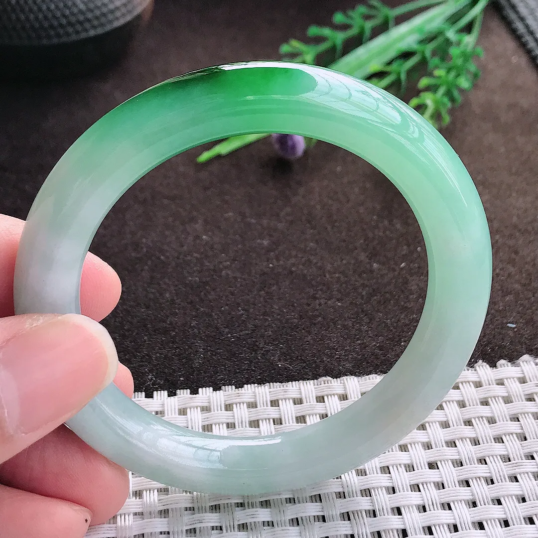 天然a货翡翠52.5/9.4/9.6老坑精美辣阳绿圆条手镯翡翠玉手镯