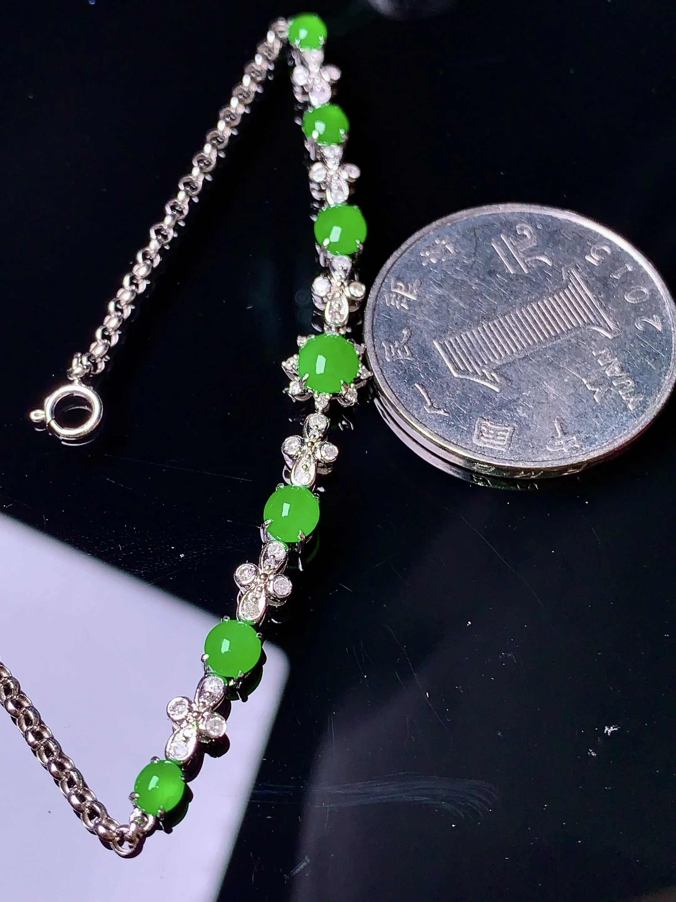 18k金钻镶嵌满绿蛋面手链 玉质细腻 色泽清新艳丽 整体尺寸73*7*4.2