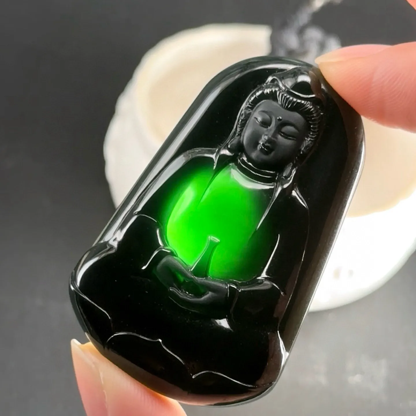 精品墨翠观音 种好色正 黑度极好 打灯通透 油性十足 尺寸54