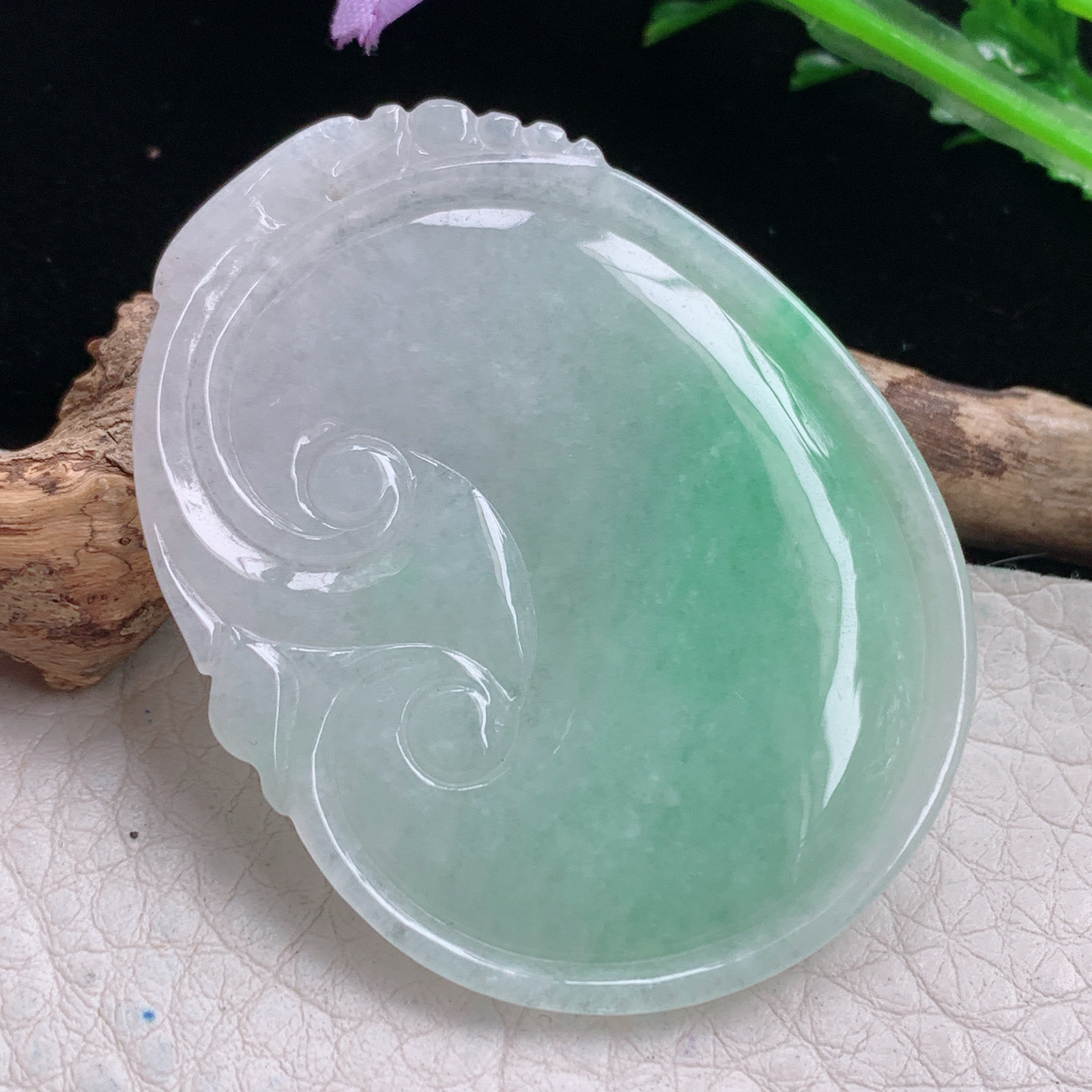 zen自然光52*40*5.8天然缅甸翡翠飘绿大如意 玉如意玉吊坠 毛衣坠