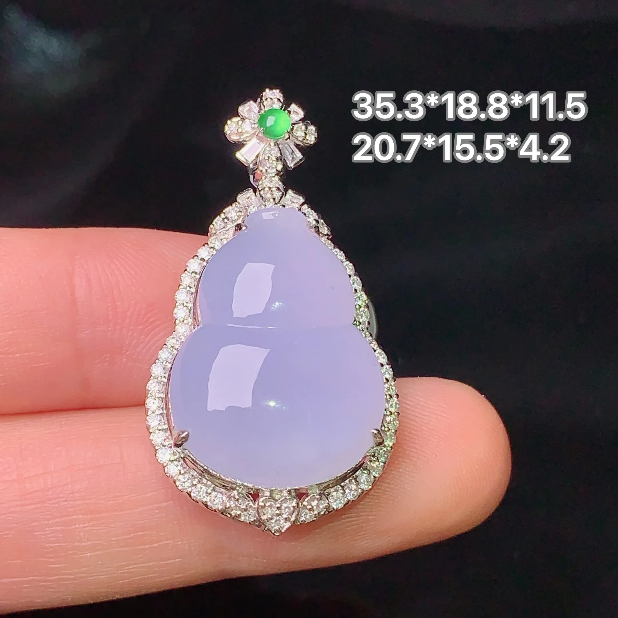 18k金钻镶嵌紫罗兰葫芦吊坠 玉质细腻 色泽清新艳丽 整体尺寸35.3*18.8*11.5