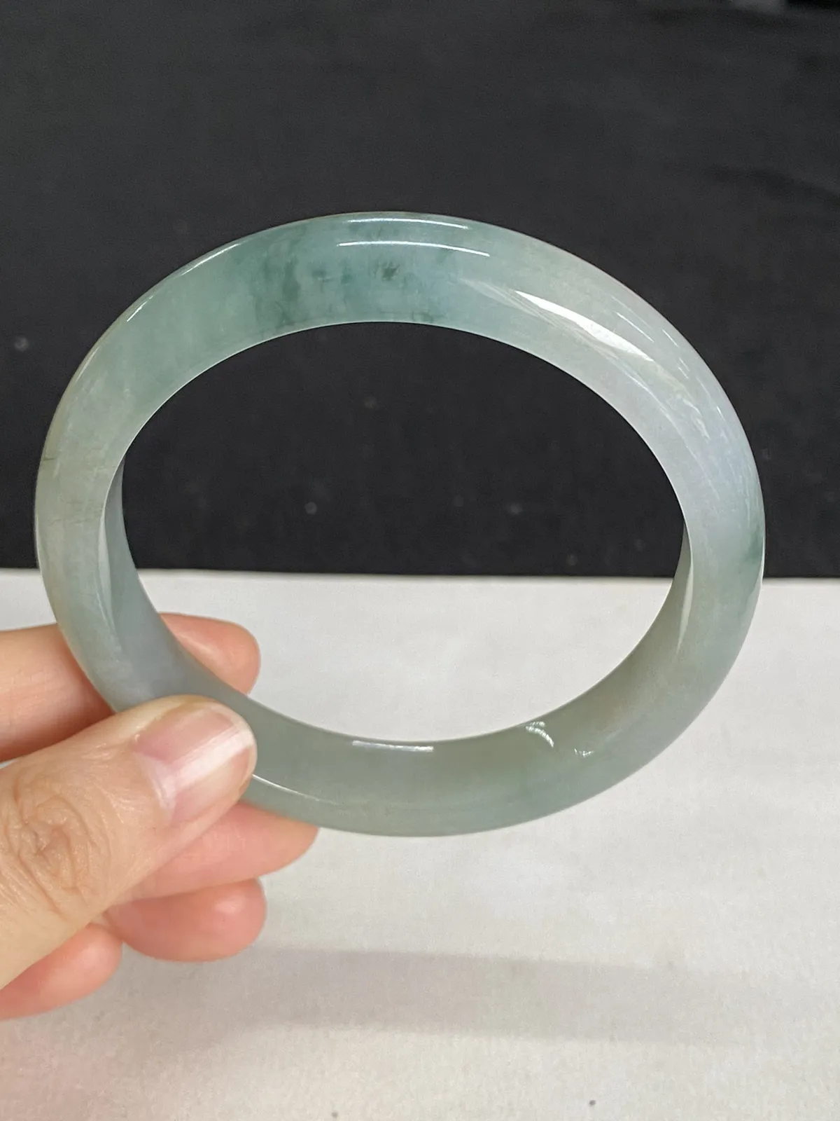 正圈59.3圈口，翡翠糯化种飘绿手镯