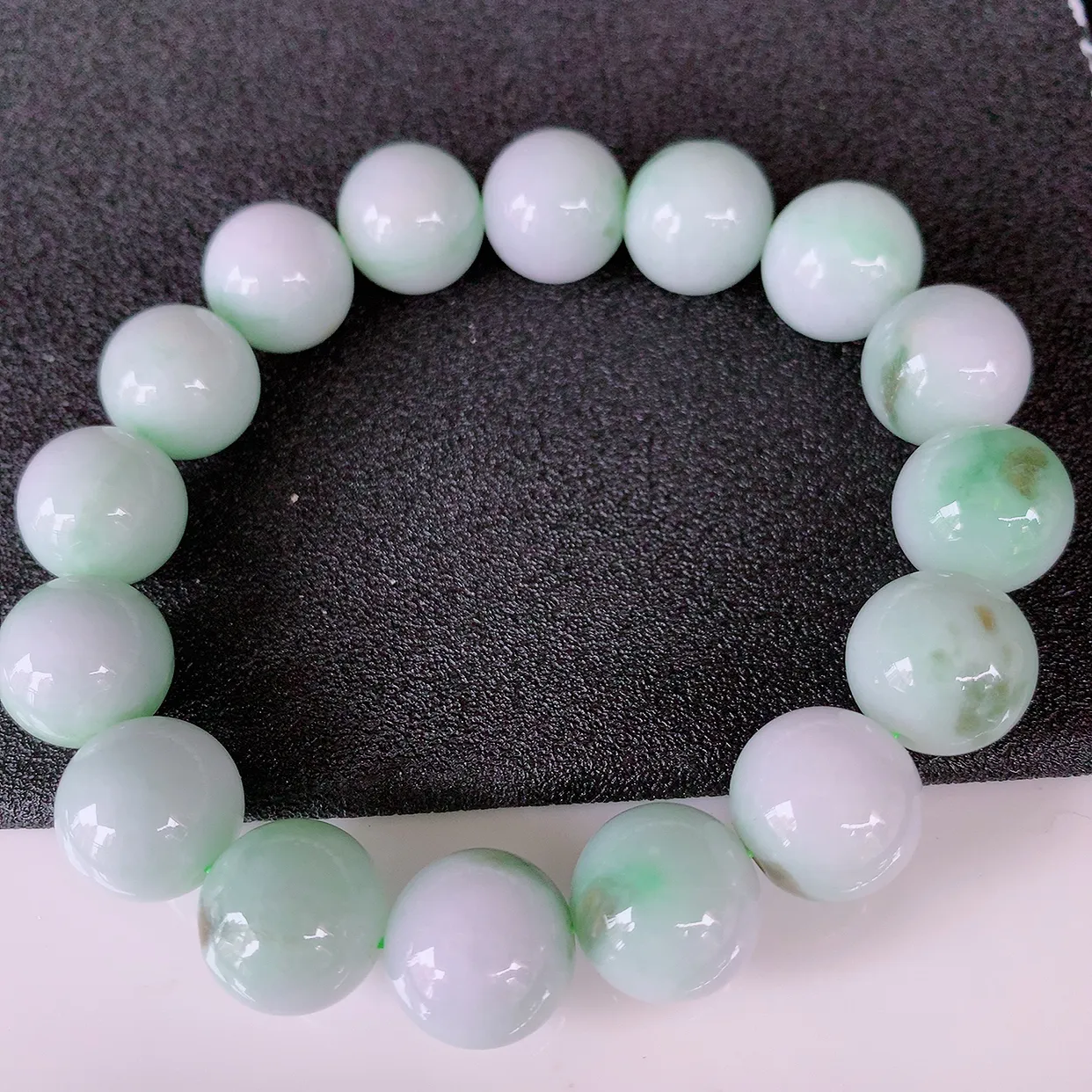 自然光实拍，冰润飘绿翡翠手串手链，种老水足，冰清玉润  颜色漂亮  #002.1取一尺寸12.8