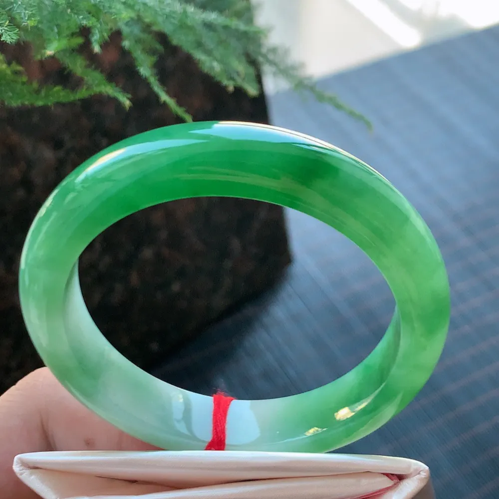 正圈一大节阳绿 无瑕 尺寸:57.6/12.2/8.6 色好