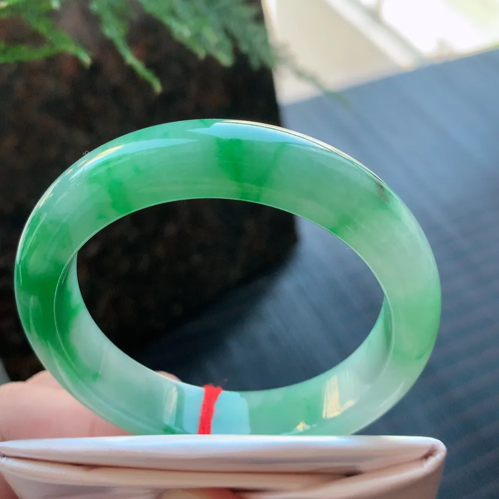 正圈冰糯阳绿 无瑕 尺寸:52.1/12.3/8.1色好