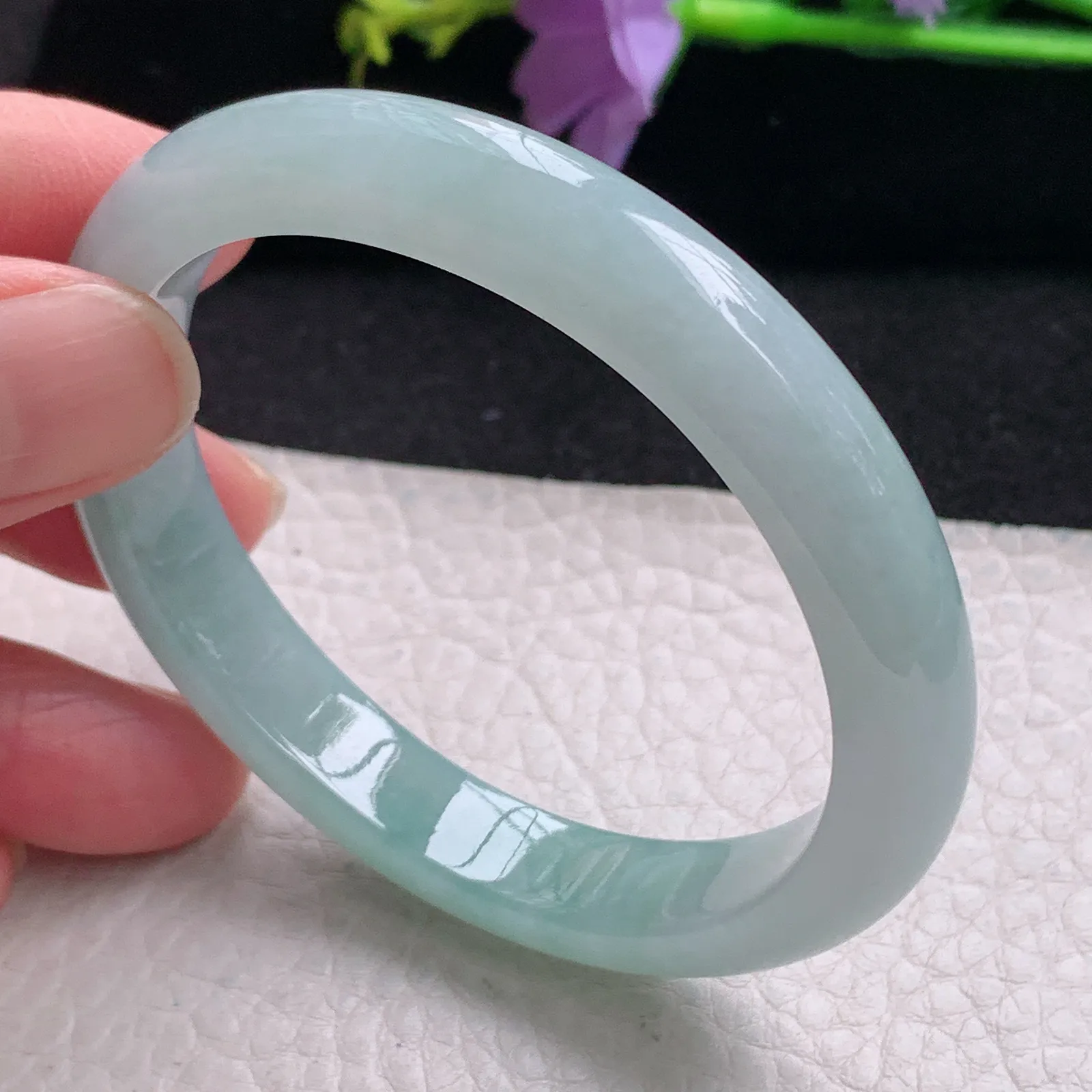 js自然光54*48.8*9.8*7.2贵妃镯 缅甸翡翠玉手镯清爽冰胶宽边蛋形玉手环 美人镯