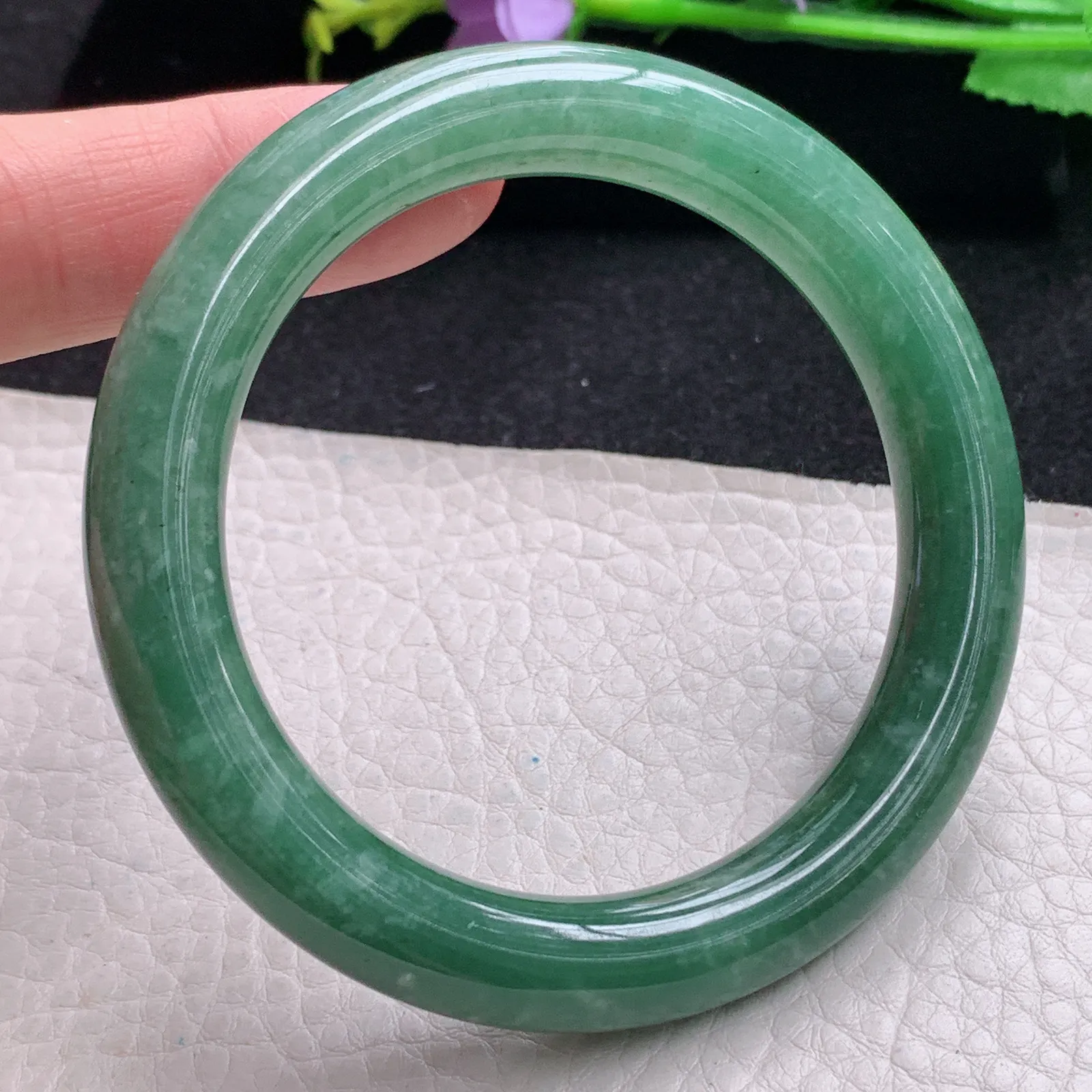 z自然光54.5*10*9.8美人镯 缅甸翡翠玉手镯满绿圆条玉手环 叮当镯