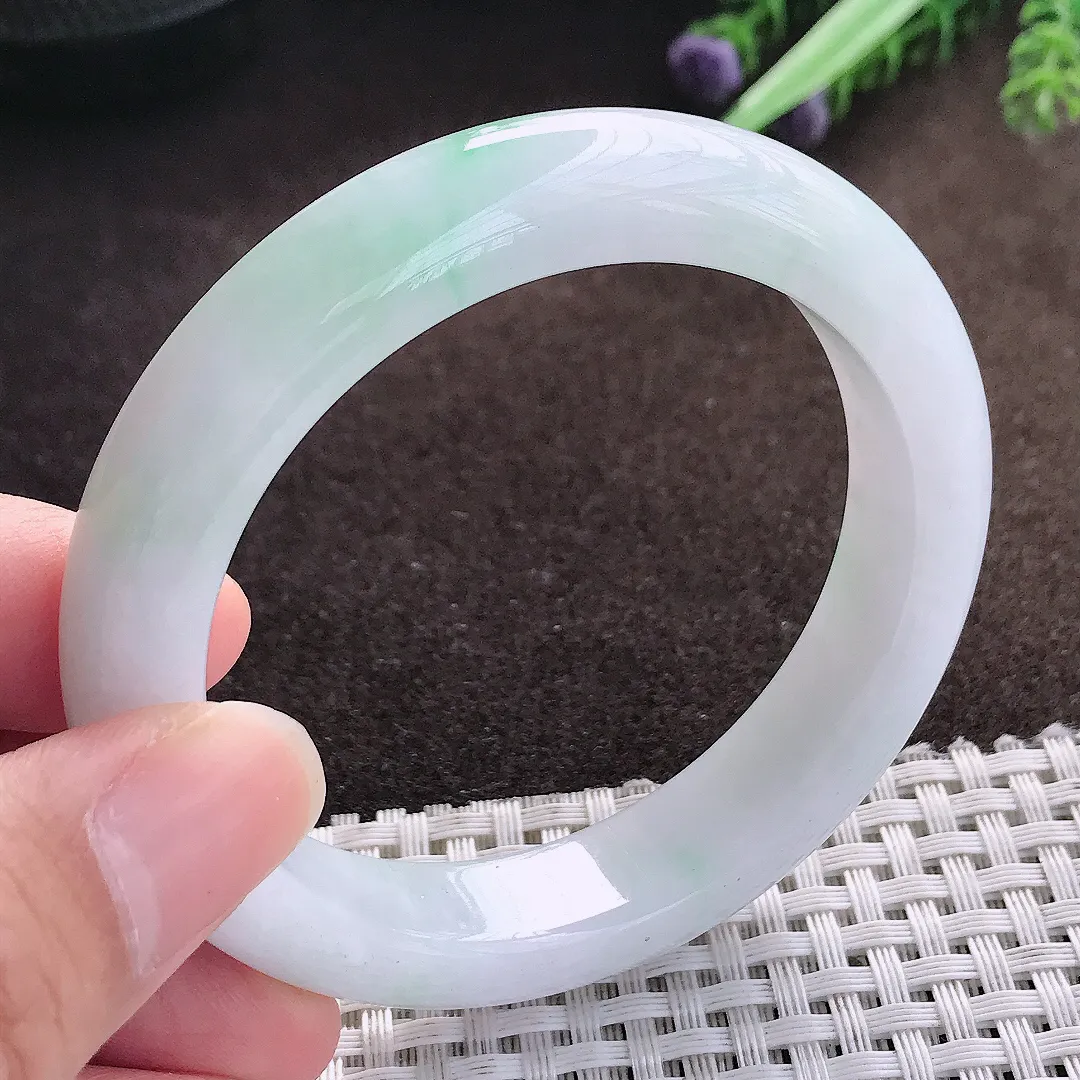 天然a货翡翠55/12.2/8.6老坑秀气温润飘绿手镯宽边翡翠玉手镯