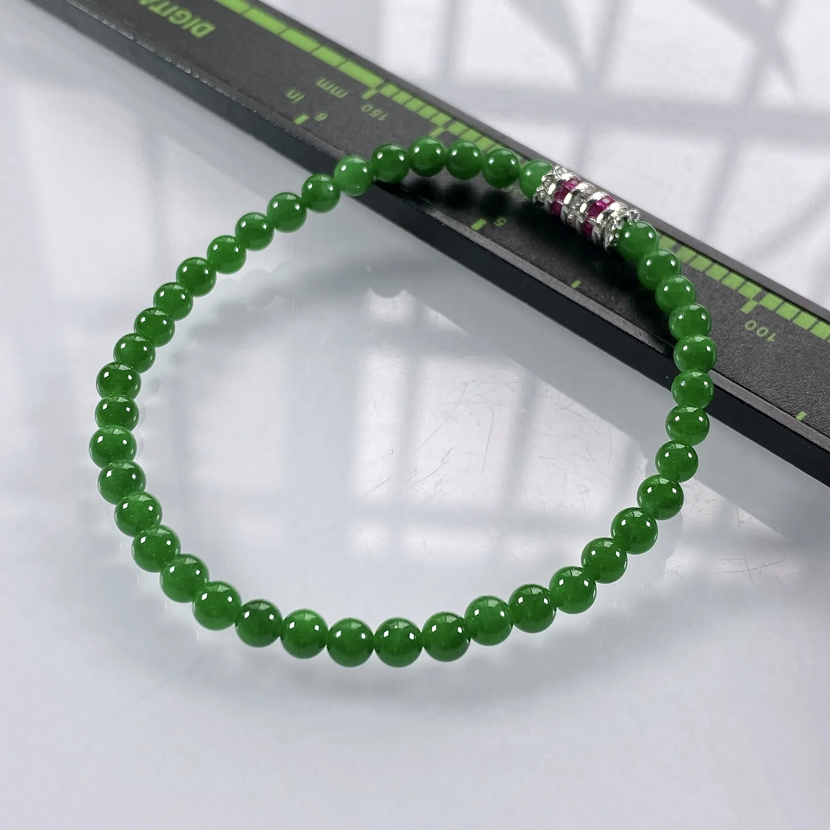 缅甸天然翡翠A货，卡4冰种浓阳绿小米珠小圆珠手串手链，尺寸：4mm/41颗，长度170mm，重量：5.55g