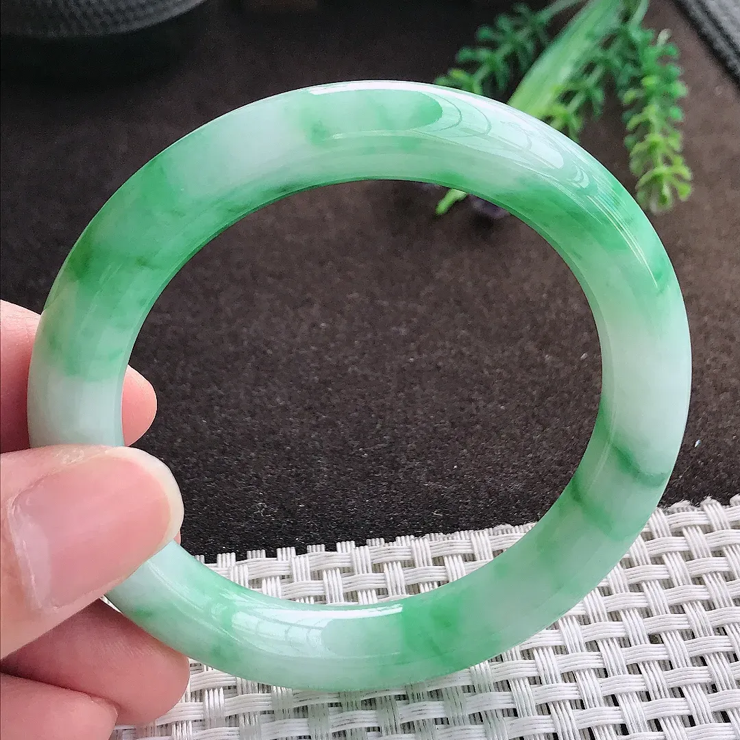 天然a货翡翠54.8/9.8/9.6老坑精美冰润飘阳绿圆条手镯翡翠玉手镯