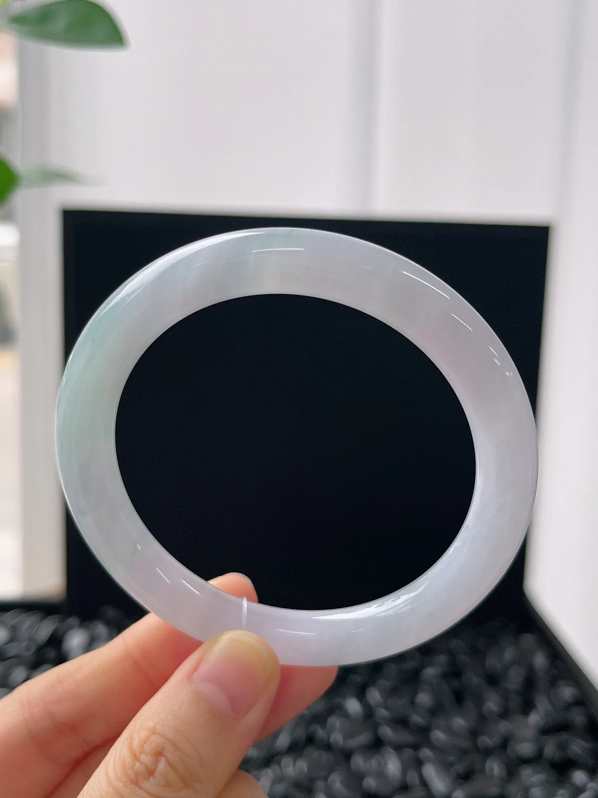 圆镯55.6圈口，翡翠冰糯种飘花手镯