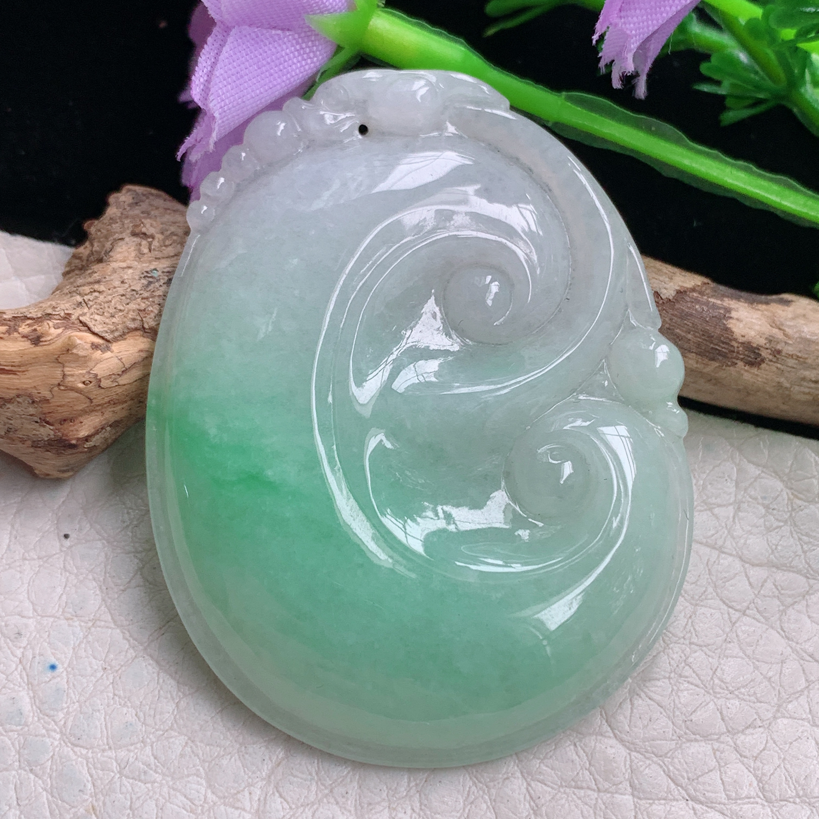 zen自然光52*40*5.8天然缅甸翡翠飘绿大如意 玉如意玉吊坠 毛衣坠