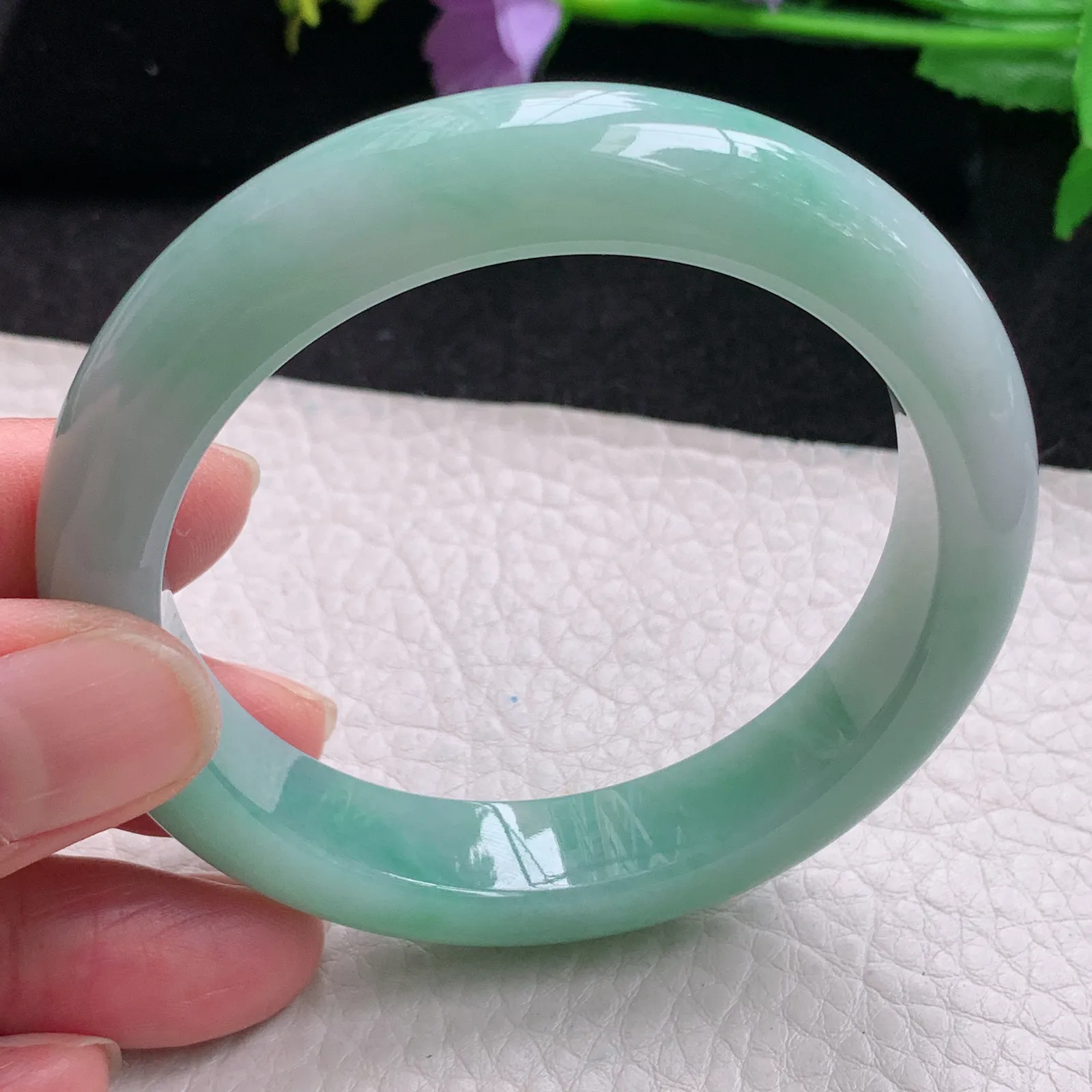 pj自然光55*12.2*8.5平安镯 缅甸翡翠玉手镯飘绿清新胶润宽边玉手环