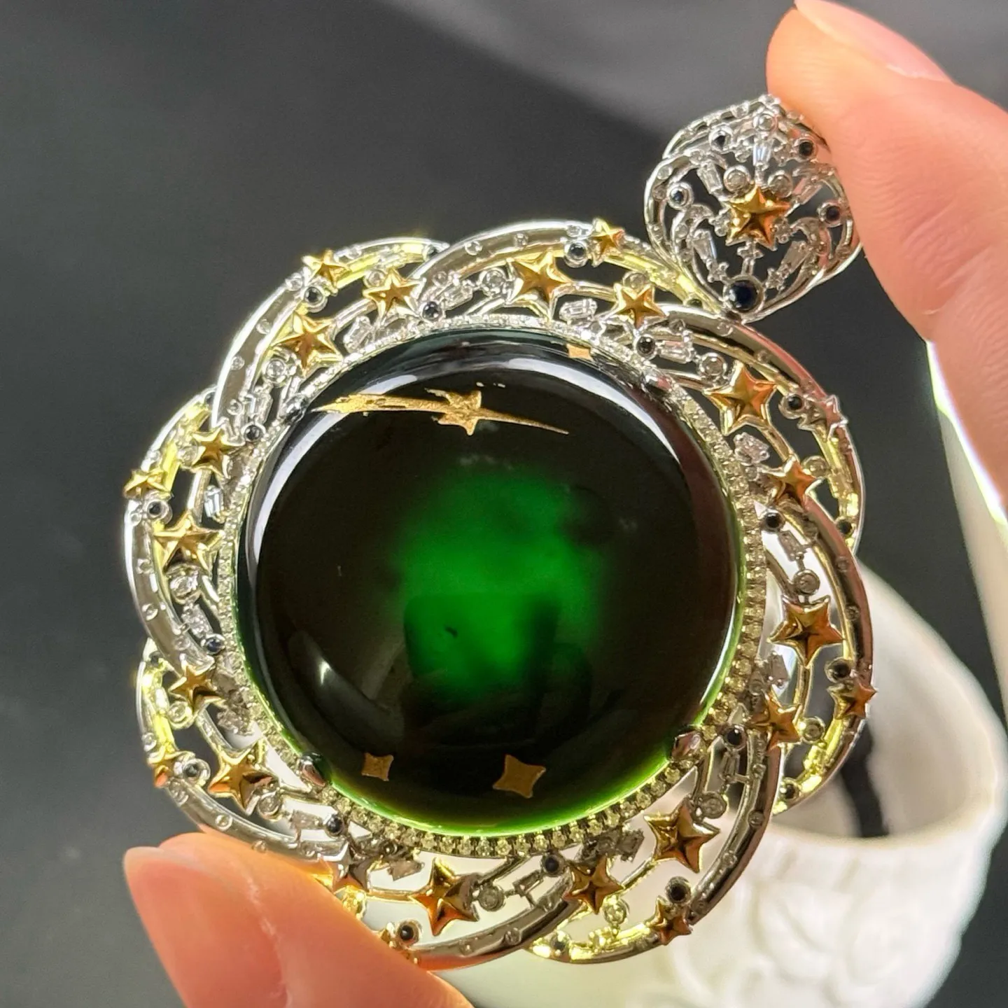 精品豪镶墨翠大蛋面吊坠 种好色正 黑度极好 打灯通透 油性十足