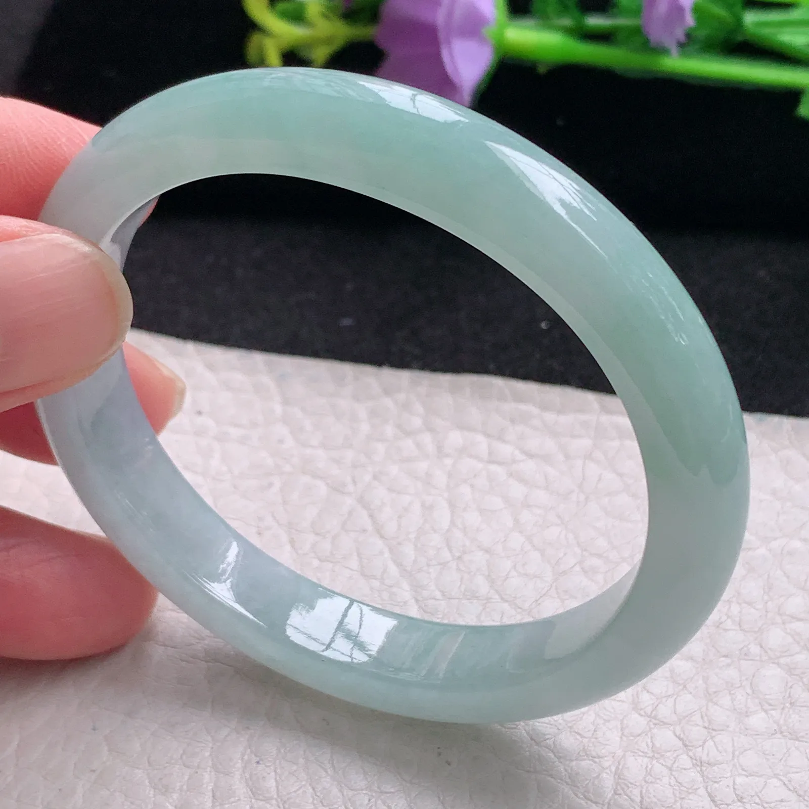 js自然光54*48.8*9.8*7.2贵妃镯 缅甸翡翠玉手镯清爽冰胶宽边蛋形玉手环 美人镯
