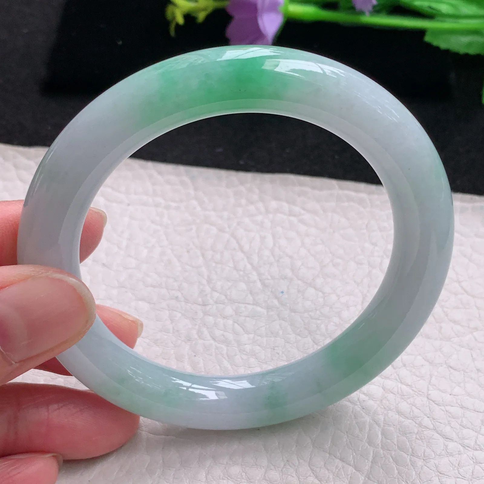 js自然光57*10.3美人镯 缅甸翡翠玉手镯飘绿水润圆条玉手环 美人镯