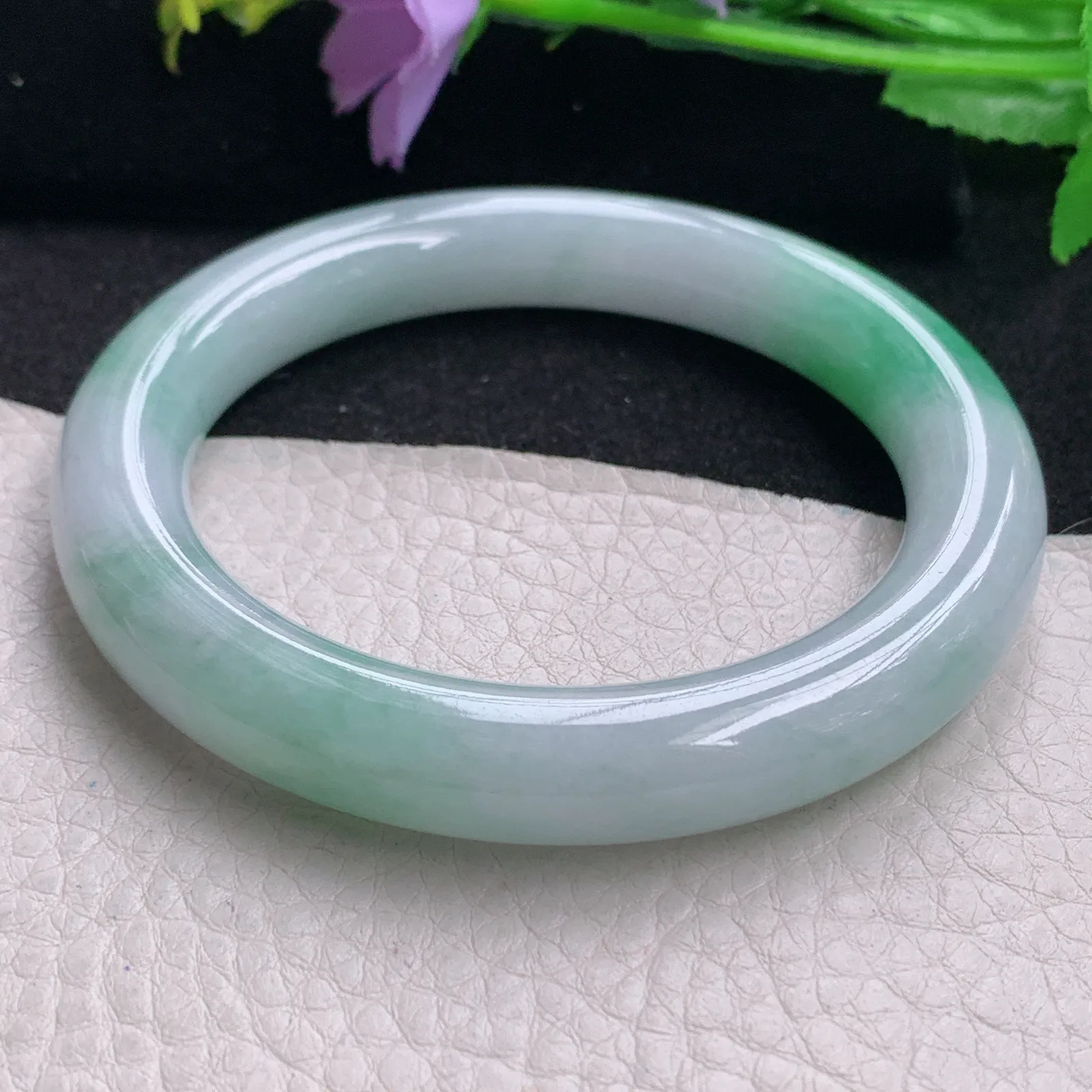 js自然光57*10.3美人镯 缅甸翡翠玉手镯飘绿水润圆条玉手环 美人镯