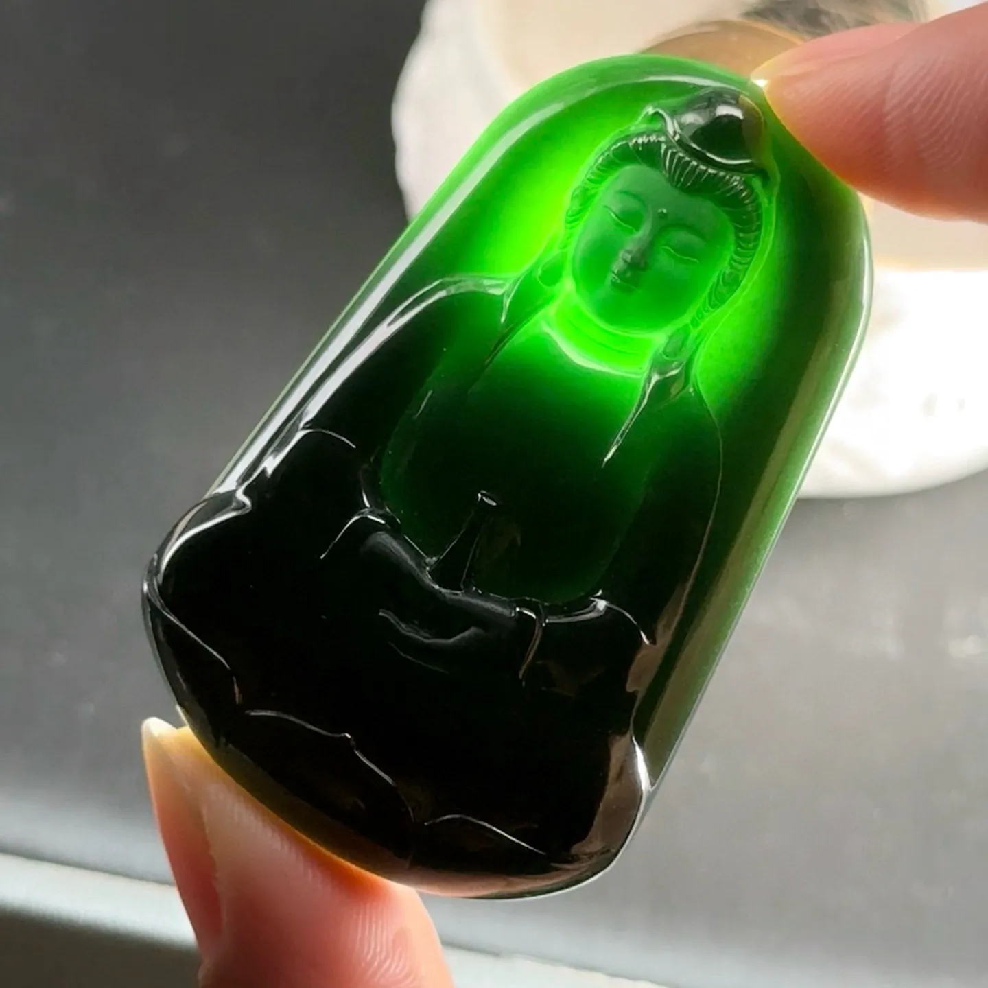 精品墨翠观音 种好色正 黑度极好 打灯通透 油性十足 尺寸54