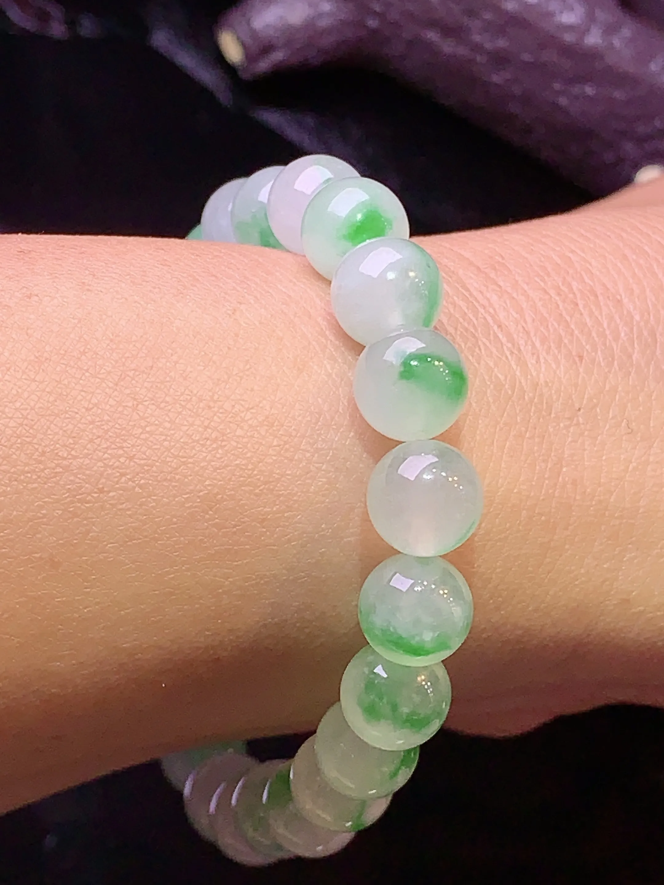 冰种飘绿圆珠手链 玉质细腻 色泽清新艳丽 整体尺寸8