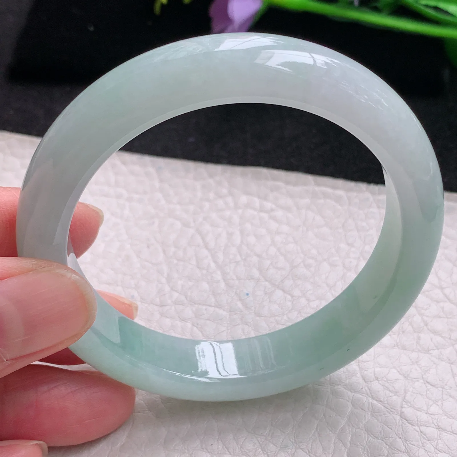 pj自然光55*12.2*8平安镯 缅甸翡翠玉手镯飘绿清新水灵宽边玉手环