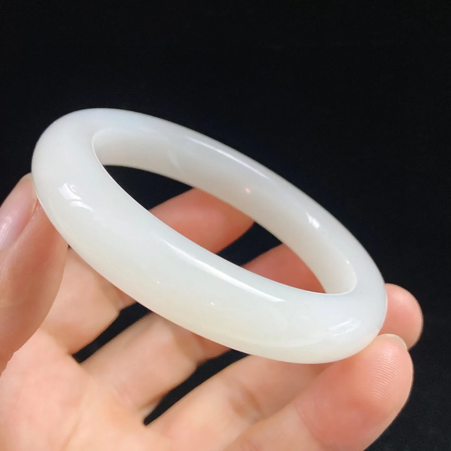 羊脂白玉56手镯和田玉新疆山料白玉手镯56圈口宽12.3/9.8重60.9克白度一级级 玉质特细腻油