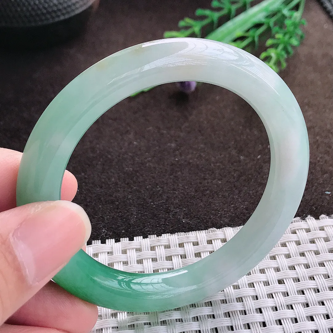 天然a货翡翠52.5/9.4/9.6老坑精美辣阳绿圆条手镯翡翠玉手镯