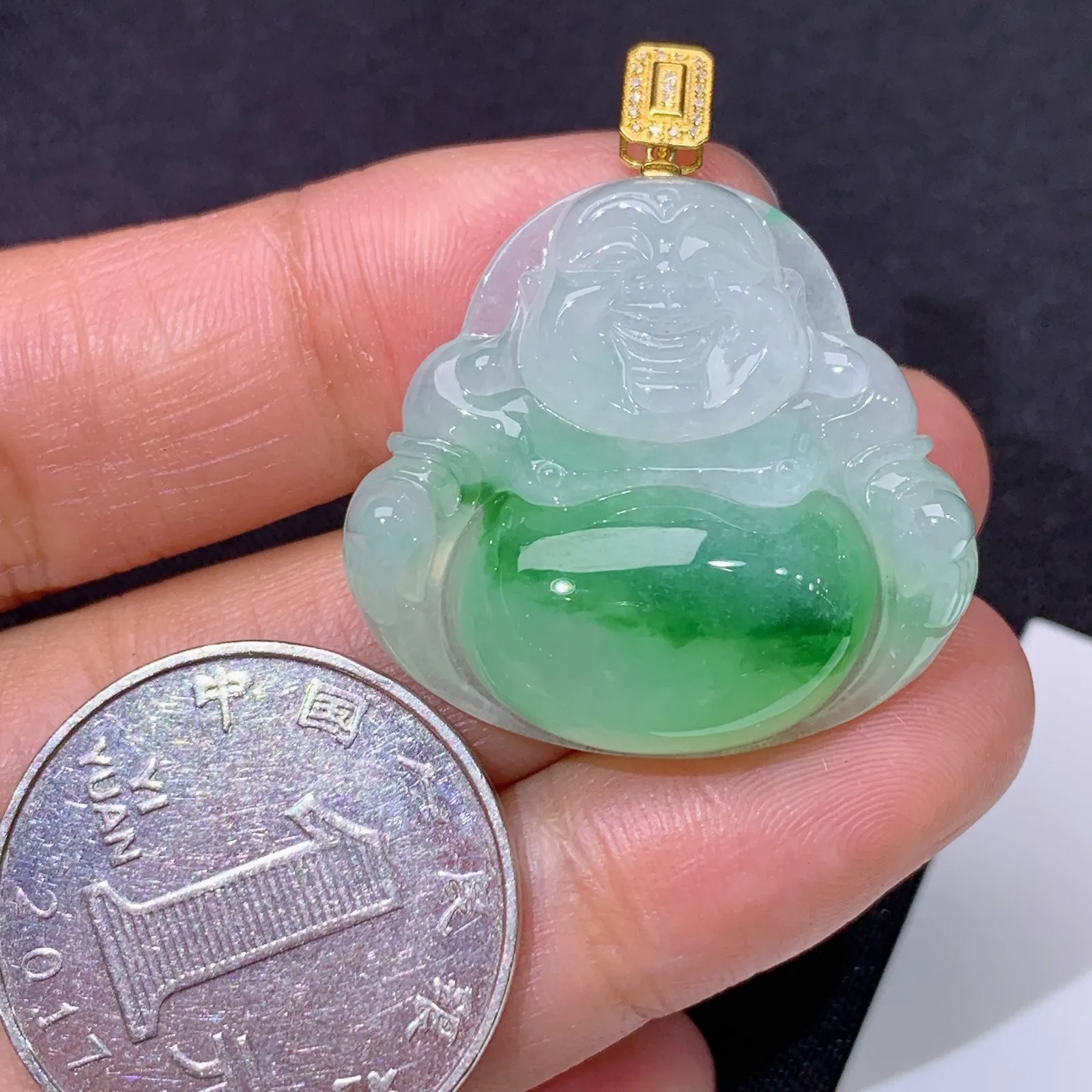 飘绿笑佛吊坠，18k金镶嵌，冰润色阳，品相好，种水足，尺寸26.2*29*7.9