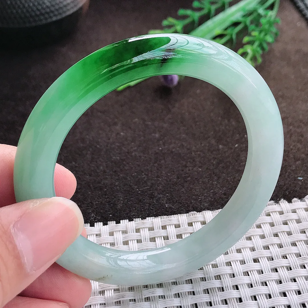 天然a货翡翠52.5/9.4/9.6老坑精美辣阳绿圆条手镯翡翠玉手镯