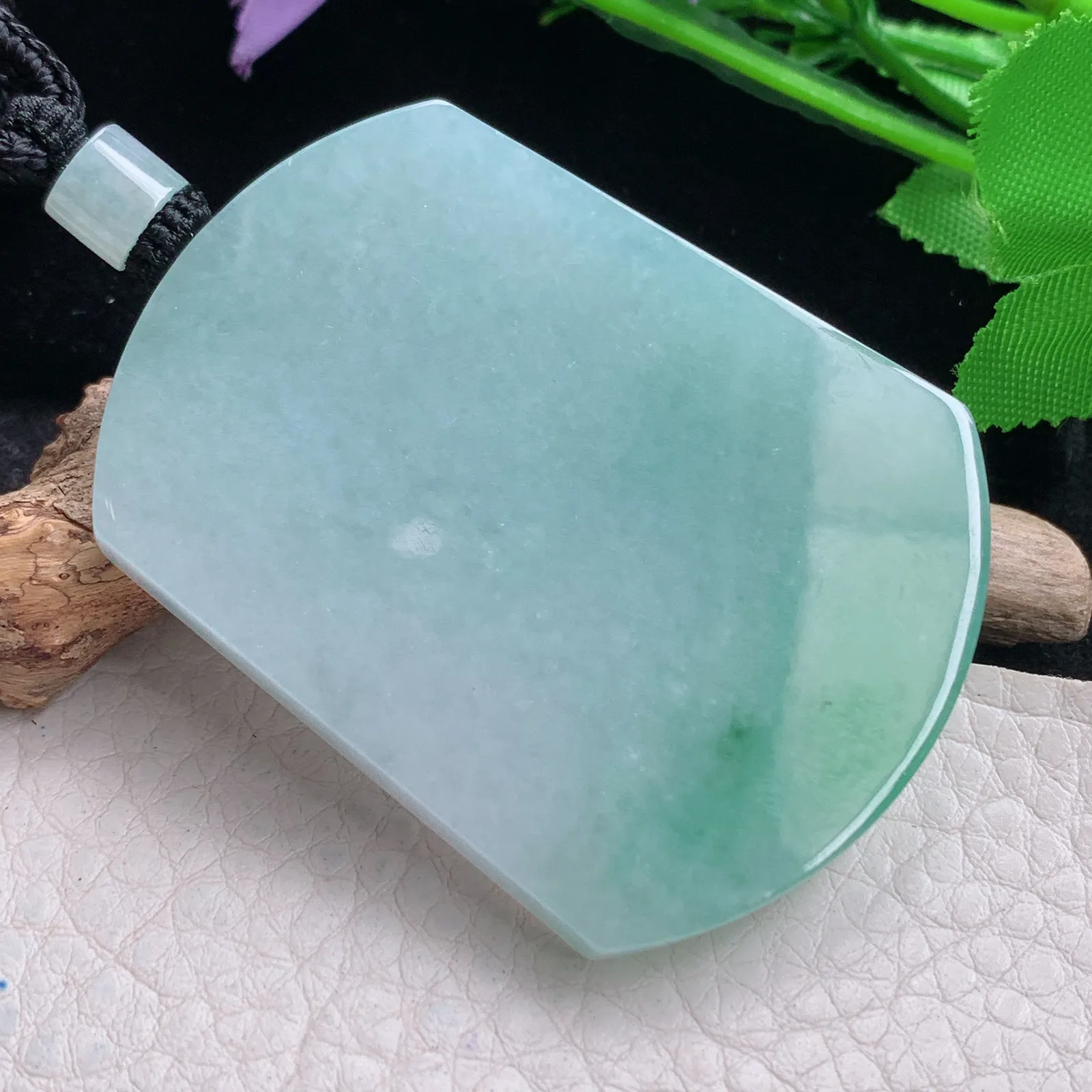 mut自然光55.5*42*6缅甸翡翠a货飘绿平安无事牌 素面牌玉吊坠 玉挂件