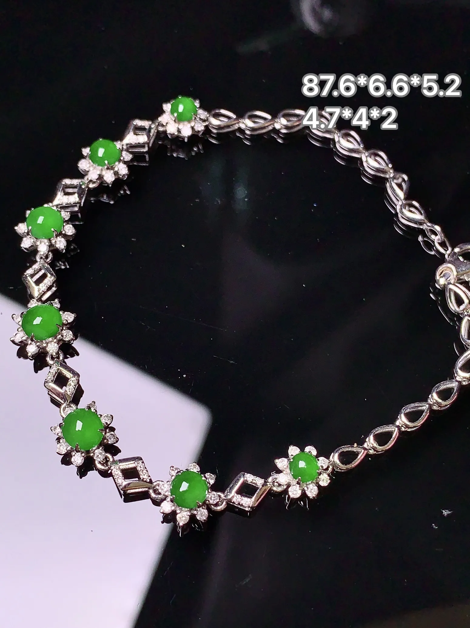 18k金钻镶嵌满绿蛋面手链 玉质细腻 色泽清新艳丽 整体尺寸87.6*6.6*5.2