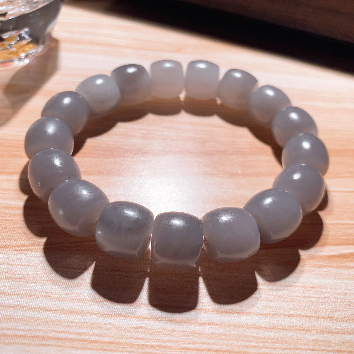 和田玉紫罗兰直切老型珠手串。单颗尺寸10/12！玉质细腻油润。手推出油。佩戴高端典雅。lt251115