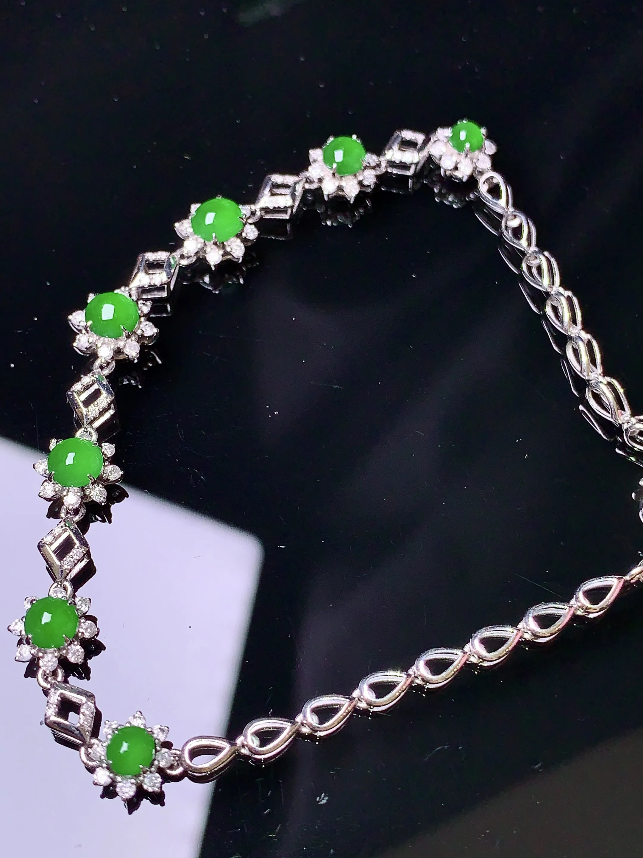 18k金钻镶嵌满绿蛋面手链 玉质细腻 色泽清新艳丽 整体尺寸87.6*6.6*5.2