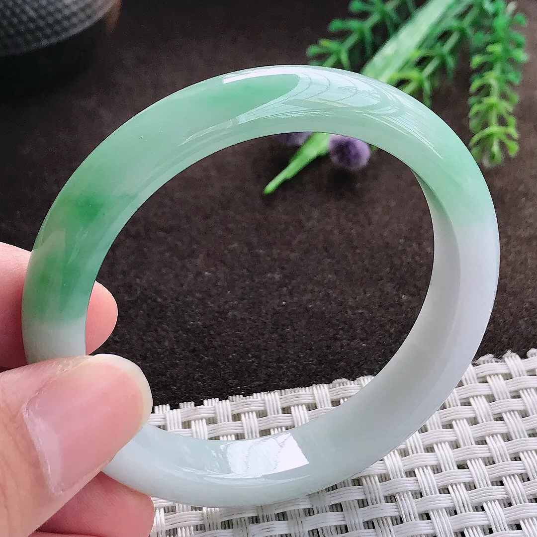 天然a货翡翠53/11.1/7.5老坑精美冰润飘绿手镯宽边翡翠玉手镯