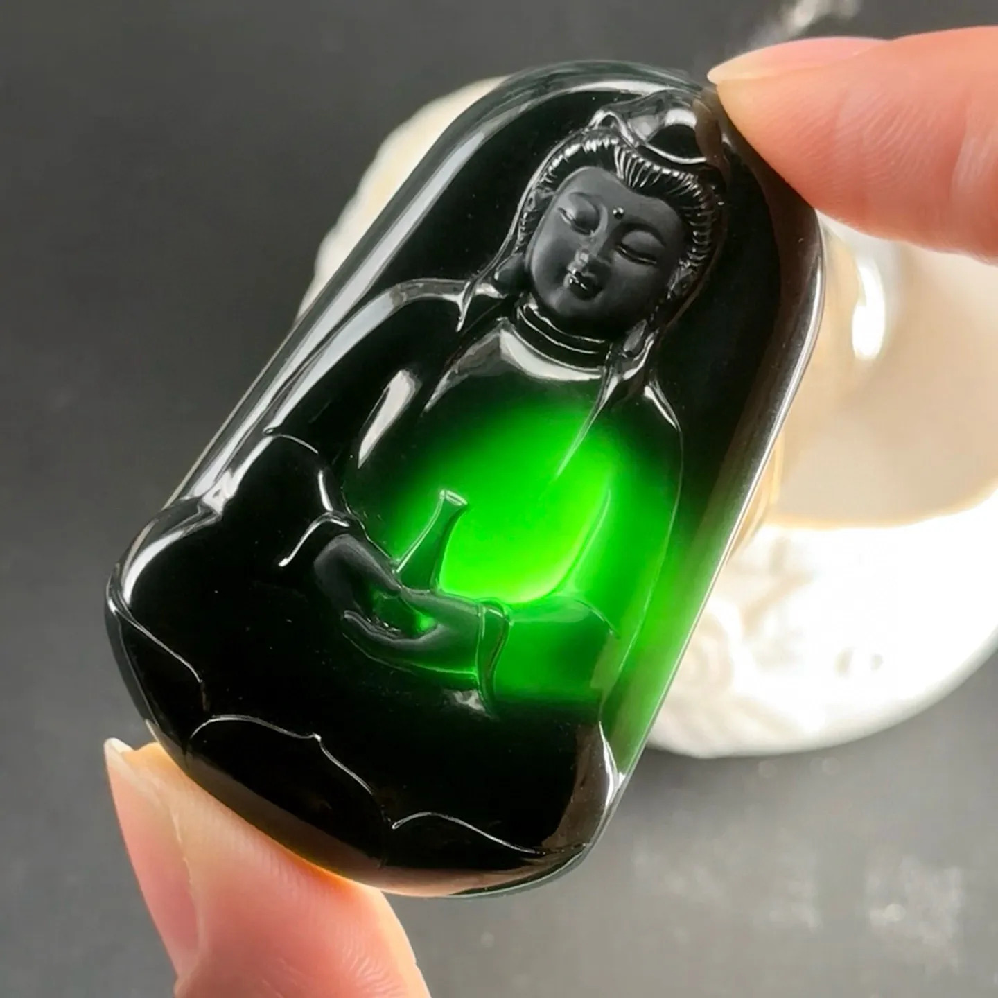 精品墨翠观音 种好色正 黑度极好 打灯通透 油性十足 尺寸54