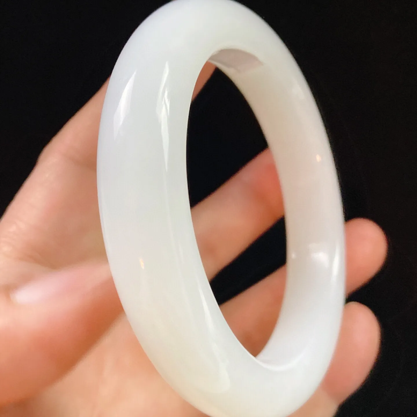 羊脂白玉55.3手镯和田玉新疆山料白玉手镯55圈口宽15/10重76.9克白度一级级 玉质特细腻油润