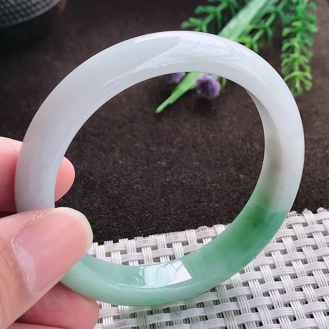 天然a货翡翠53/11.1/7.5老坑精美冰润飘绿手镯宽边翡翠玉手镯