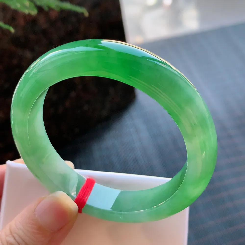 正圈高冰翠绿 无瑕 尺寸:55.1/13.1/8.7 种色兼备